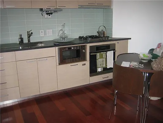 Sold by R New York | media 9