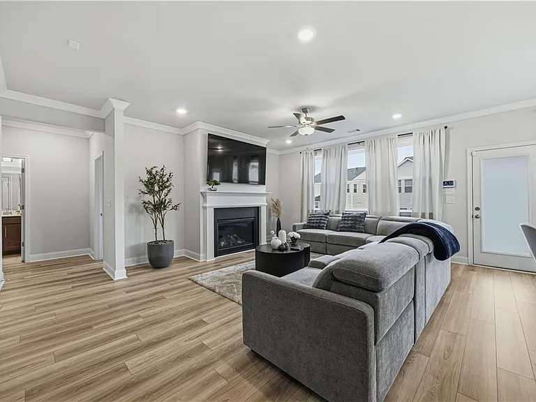 3168 Shirecrest Ln — Photo 9