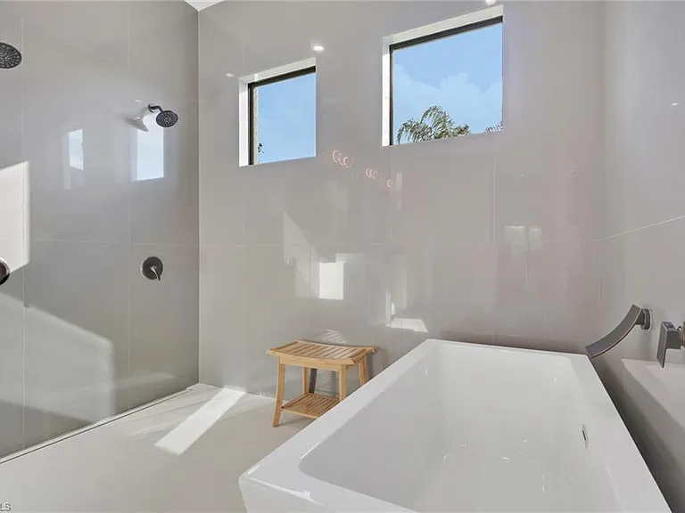 653 23rd St SW — Photo 25
