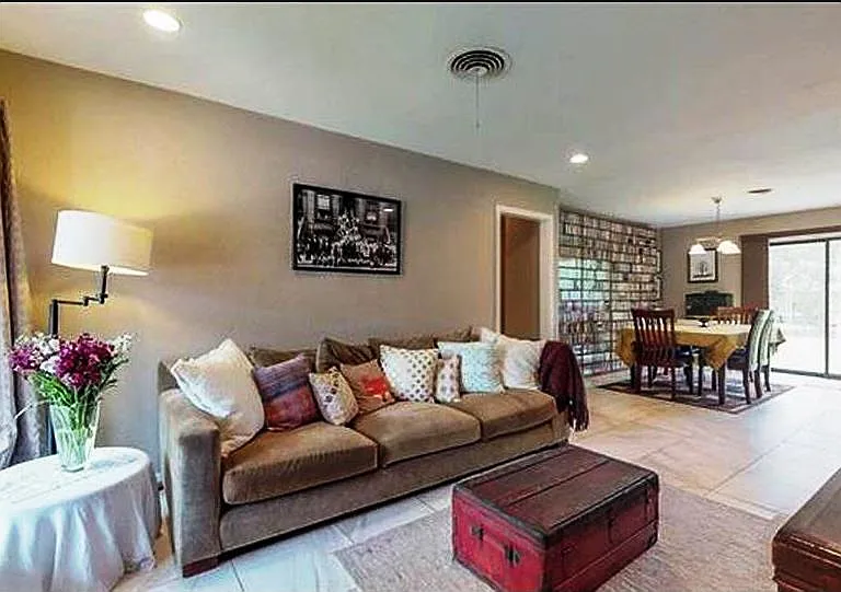 8206 Rockwood Ln — Photo 2