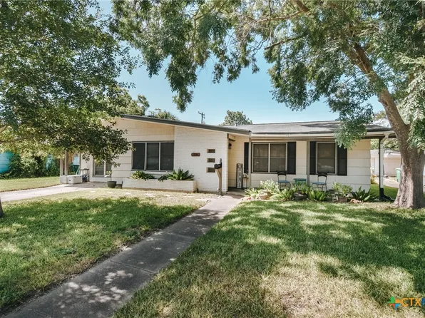 706 Fern Ln, Victoria, TX 77904