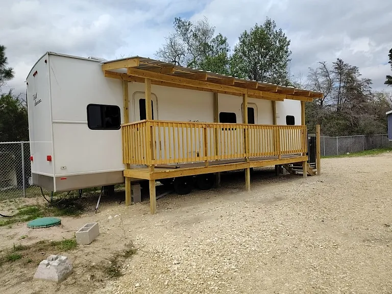 806 Yaupon Dr — Photo 2