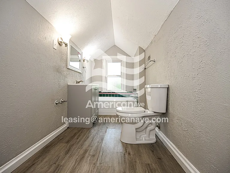 677641_013_bathroom_14.jpg