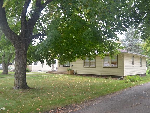 2nd image of 504 3rd St SE