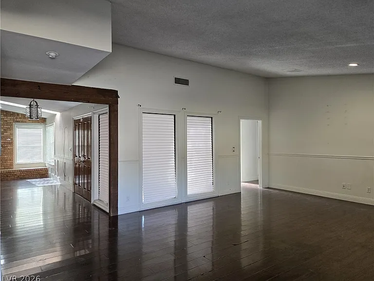 5945 N El Capitan Way — Photo 14