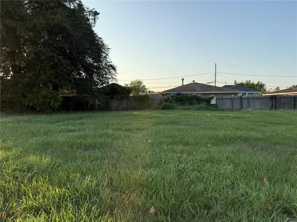 2816 Guerra Dr, Violet, LA 70092
