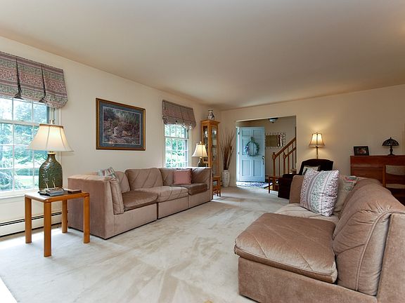 4th image of 1371 Cricket Ln