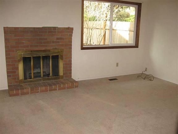 Living room/ Fireplace