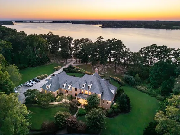 4375 White Tail Ln, Machipongo, VA 23405