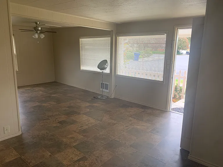 209 Alder Ave — Photo 3