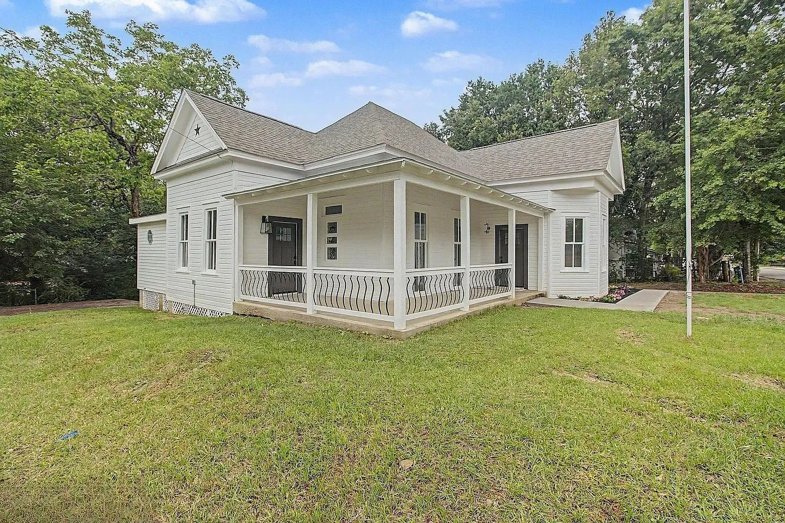 4 bed, 1843 sqft, $1,350 — Photo 1
