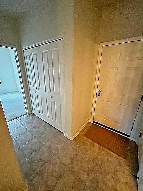 2 bed, 993 sqft, $895 — Photo 4