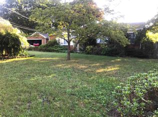 9 Barnes Rd, Manorville, NY 11949