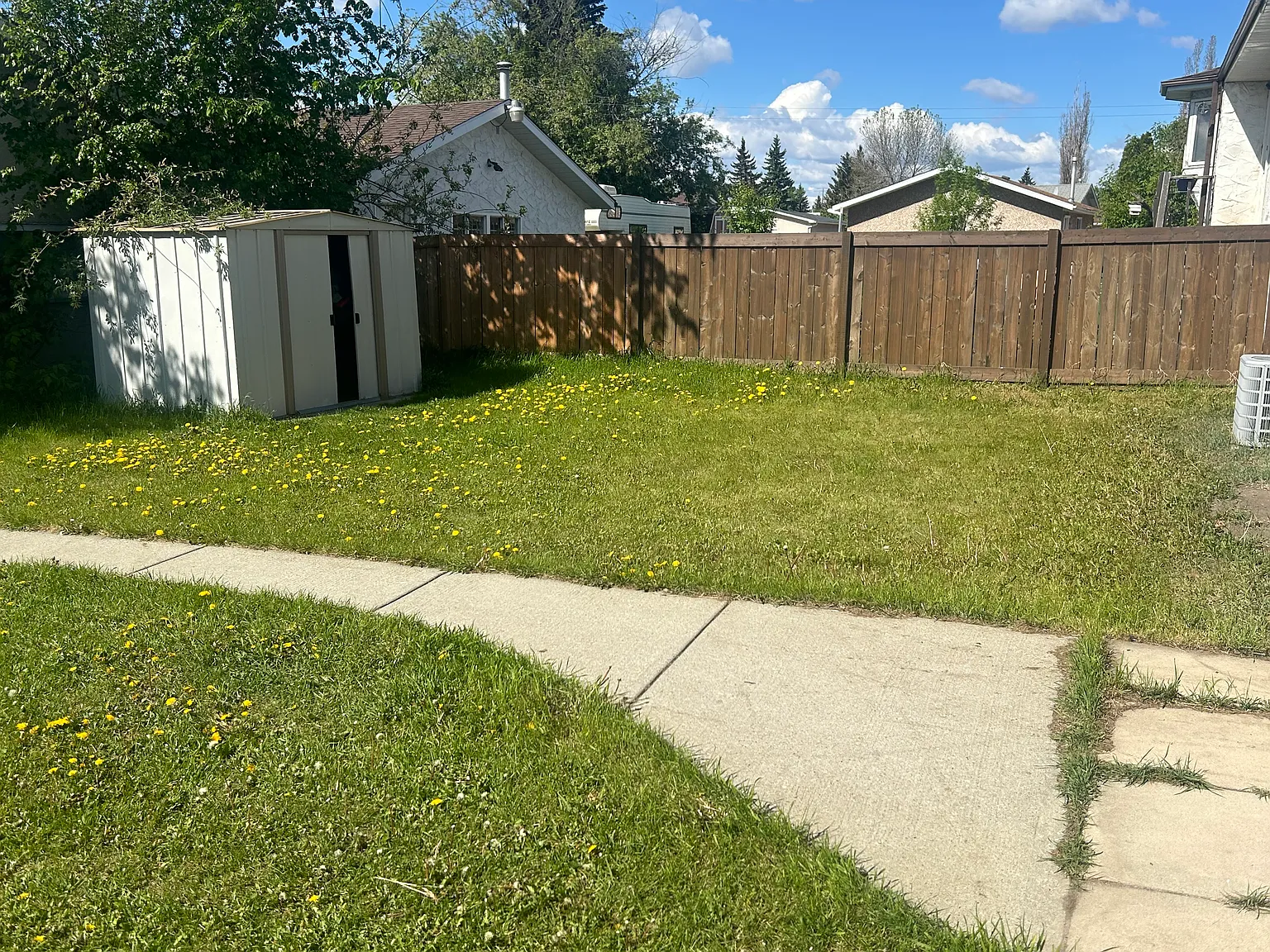 (PN 1222) Spacious 3 Bedroom Legal Basement Suite With Private Entrance — Photo 4