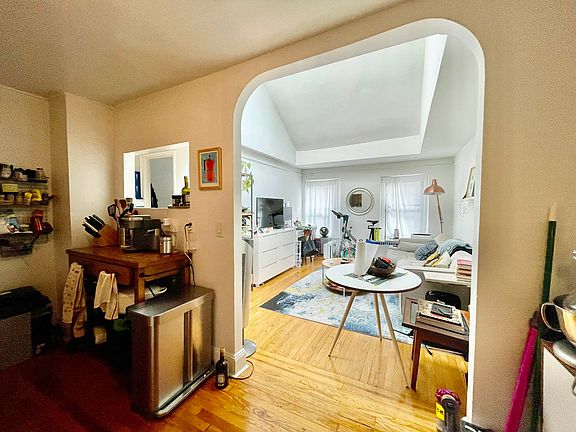 4th image of 211 W 16th St APT 3A
