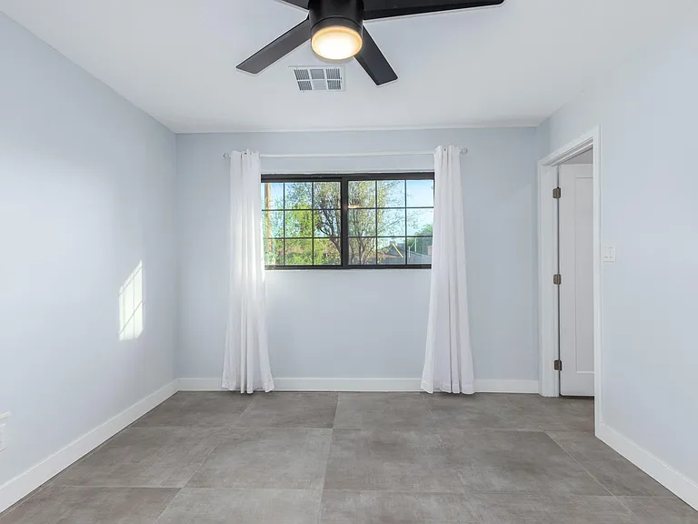 7431 E Coronado Rd — Photo 12