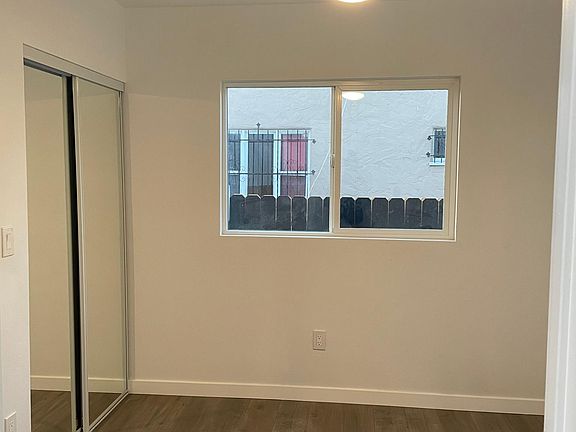 5th image of 9821 Wilmington Ave