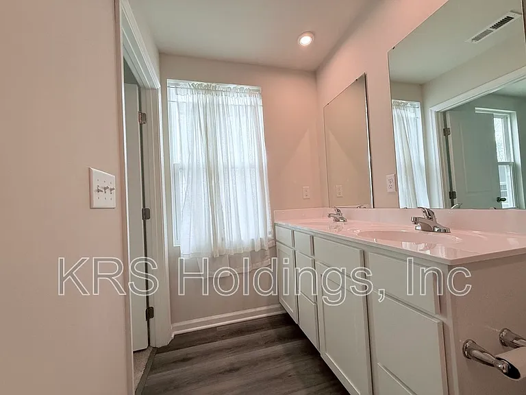 379 Hunting Wood Dr — Photo 14