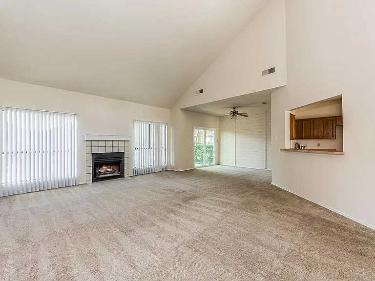 2710 Francisco Dr — Photo 14