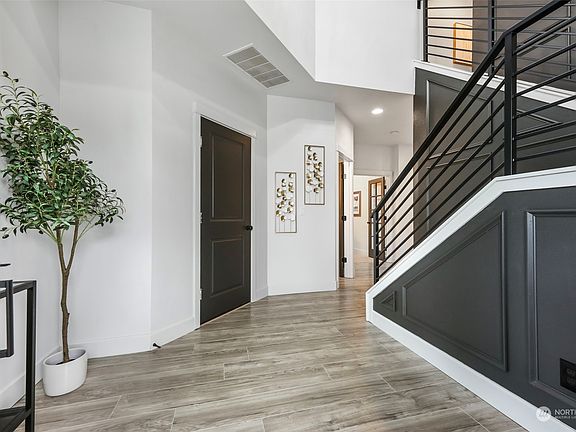 4th image of 3221 77th Drive NE