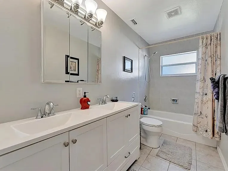 2916 Woodcrest Dr — Photo 3