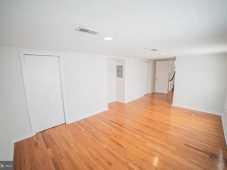 126 W Laurel St #2 — Photo 6