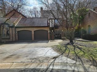 13 Timberlane Ct, Dearborn, MI 48126