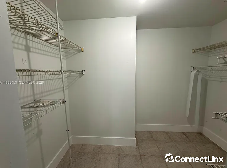 155 Lakeview Dr — Photo 3