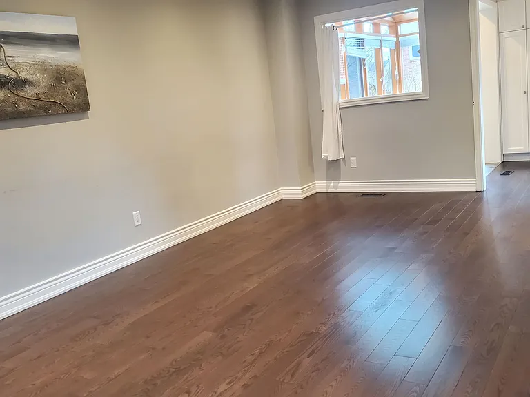104 Houseman Cres — Photo 6