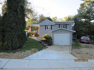 324 N Chestnut St, Mineral Point, WI 53565