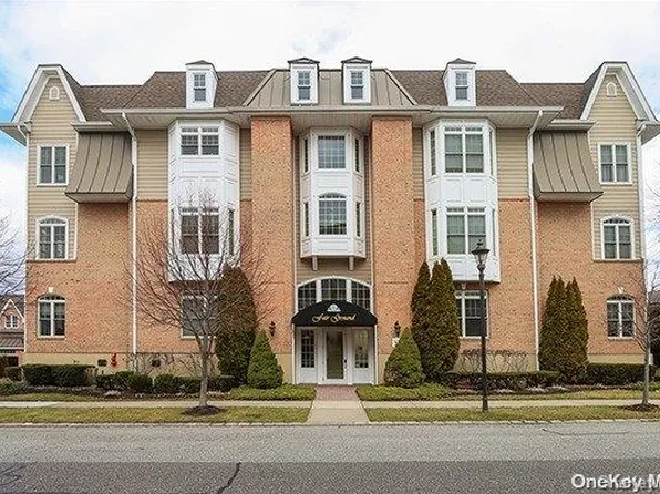 337 Trotting Lane #337, Westbury, NY 11590