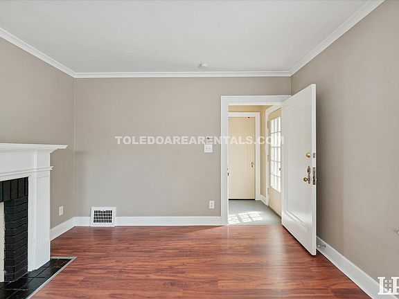 2nd image of 2030 Wyndhurst Rd