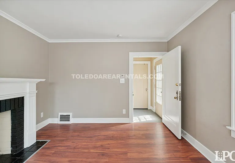 2030 Wyndhurst Rd — Photo 2