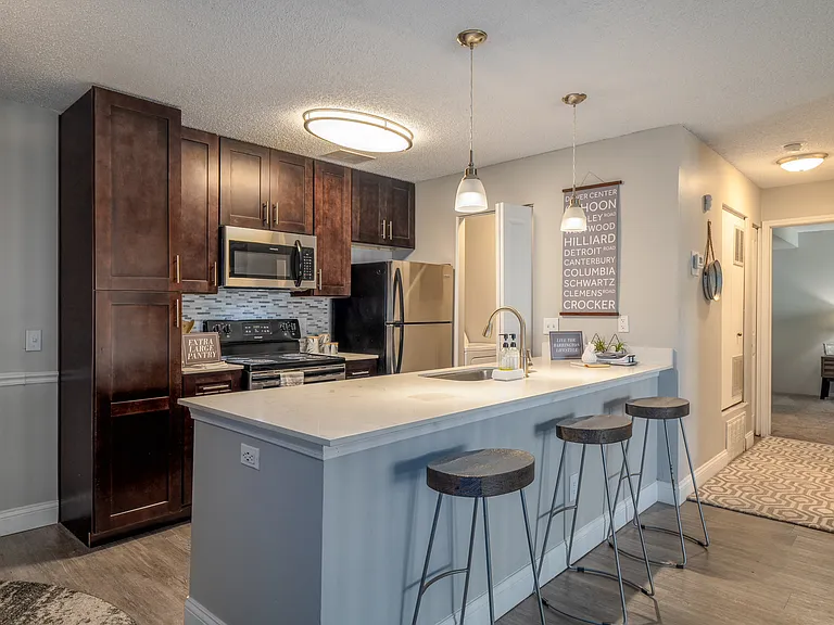 Barrington Place Apartments — Photo 9