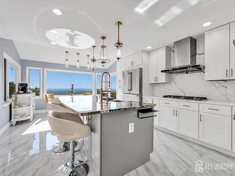 950 Sunset Rdg — Photo 14