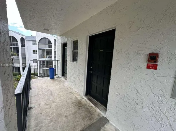 3300 Spanish Moss Ter APT 301, Lauderhill, FL 33319