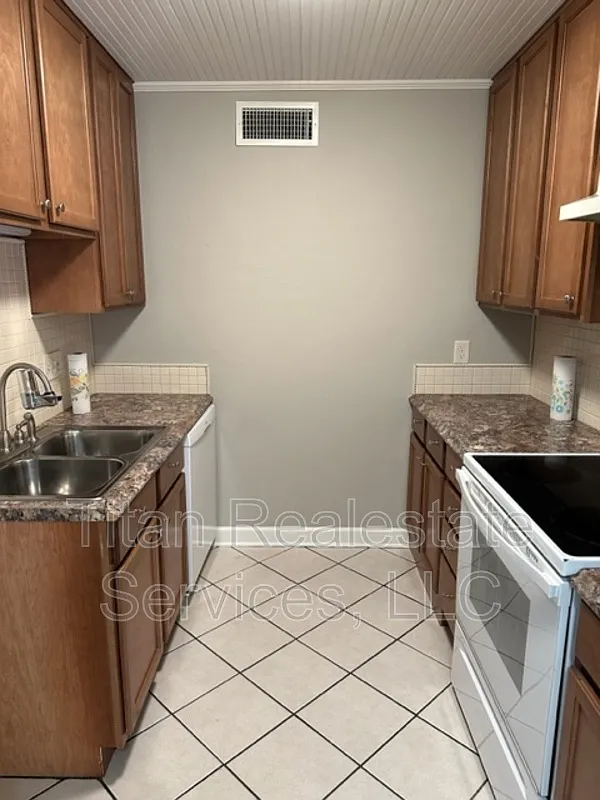 2 bed, 1.0 bath, 950 sqft, $900 — Photo 3