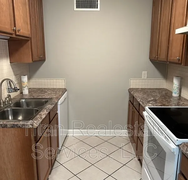 1301 Saint John St #107 — Photo 3