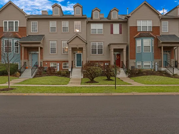 1596 Station Park Dr, Grayslake, IL 60030