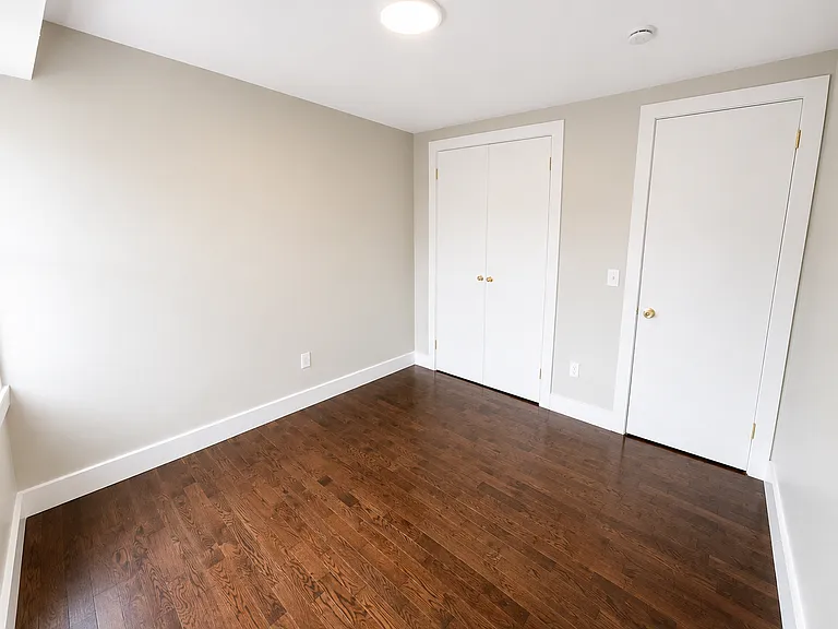 61 Leslie St #2 — Photo 11