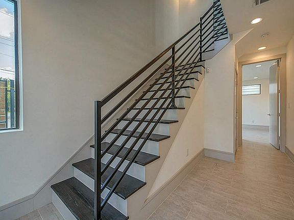 5th image of 2518 Pease Ave