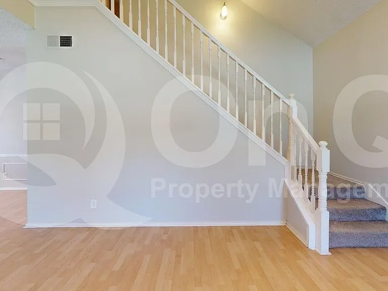 2209 Meadowstone Dr — Photo 7