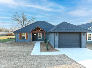 612 W Coffin St, Denison, TX 75020