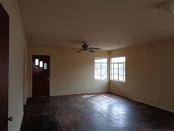 3rd image of 14 Hillcrest St