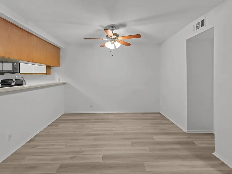 1619 S Bentley Ave #101 — Photo 10