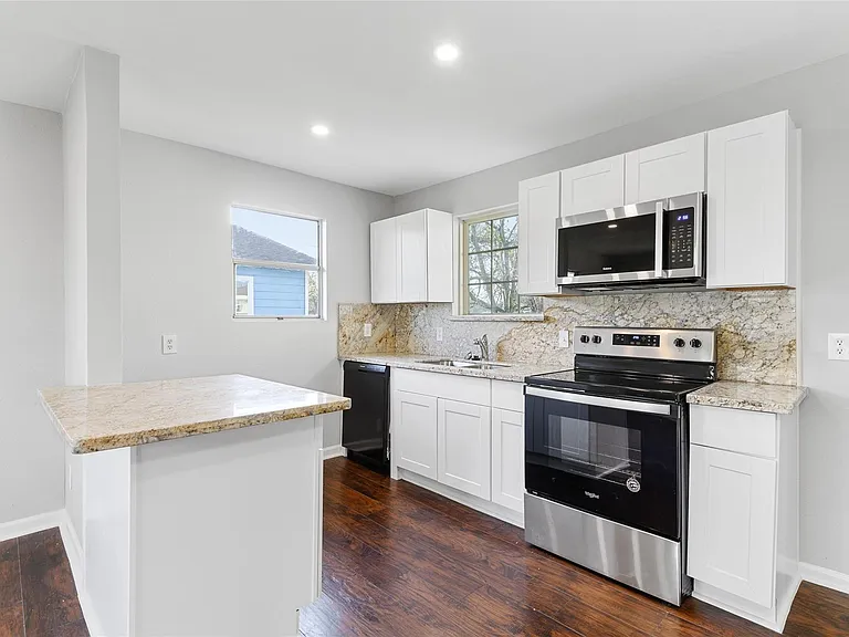 986 Dewalt St — Photo 18