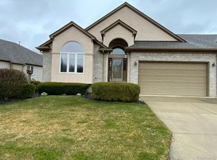 52185 Fish Creek Dr, Macomb, MI 48042