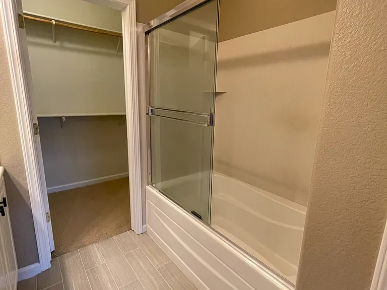 Primary Bedroom - shower/tub in the full bathroom