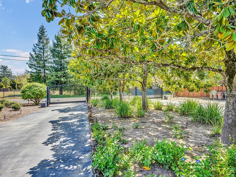 1790 McKinley Rd — Photo 3