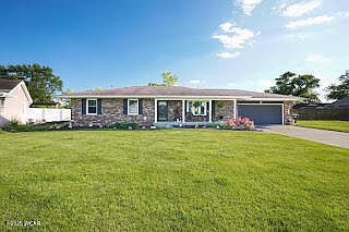 1st image of 136 Hillcrest Dr